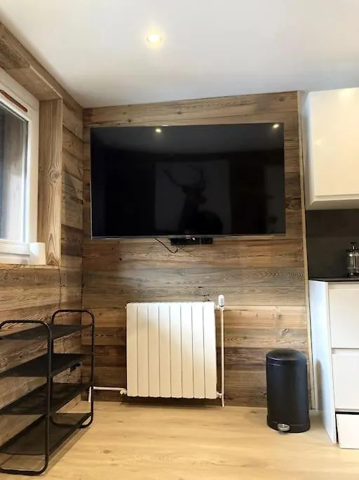 Apartment 1650 Moriond - 2 Double Bedroom Near Snow Front Courchevel